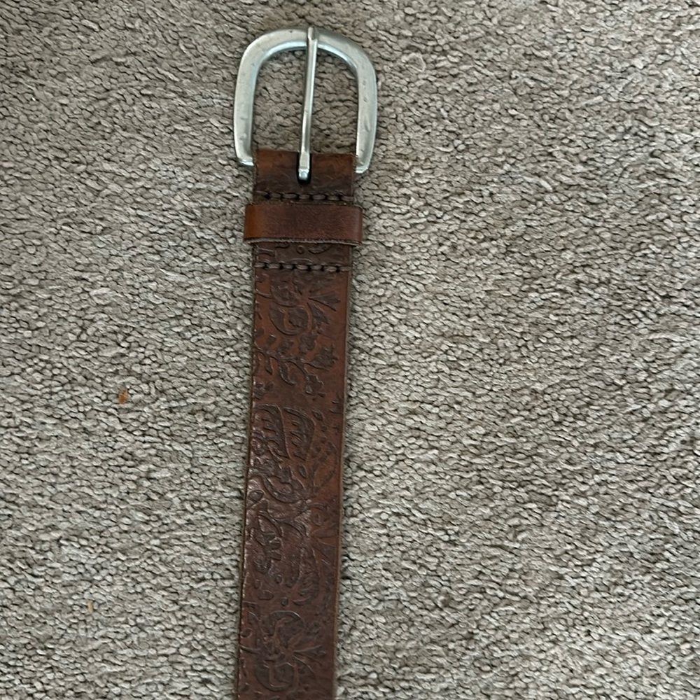 American Eagle brown leather belt Sz small.